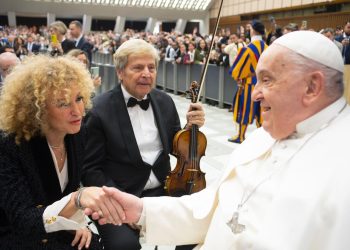 Il maestro Ughi e la sua manager hanno incontrato Papa Francesco