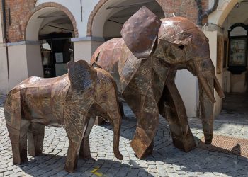 Nuove sculture nel centro storico: da dove provengono e perché sono lì