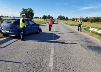 Scontro auto-trattore: conducente rimasta ferita